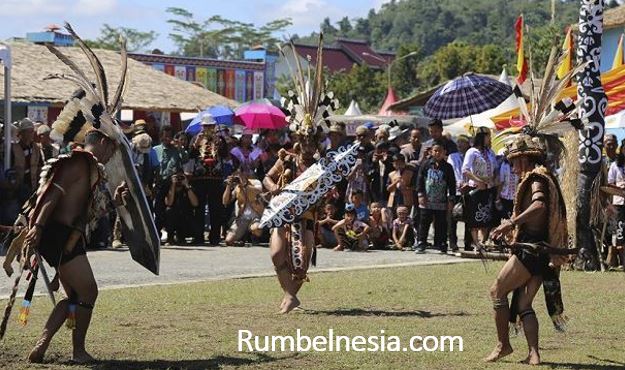 Tari kayau Dayak kalteng