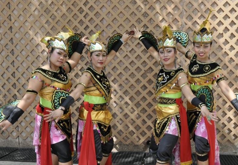 30 Contoh Tari Kreasi Modern Daerah di Indonesia 